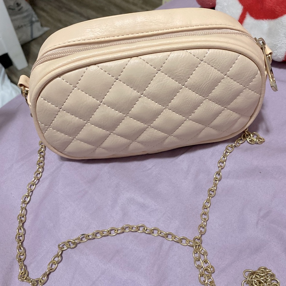 Crossbody/shoulder cream purse